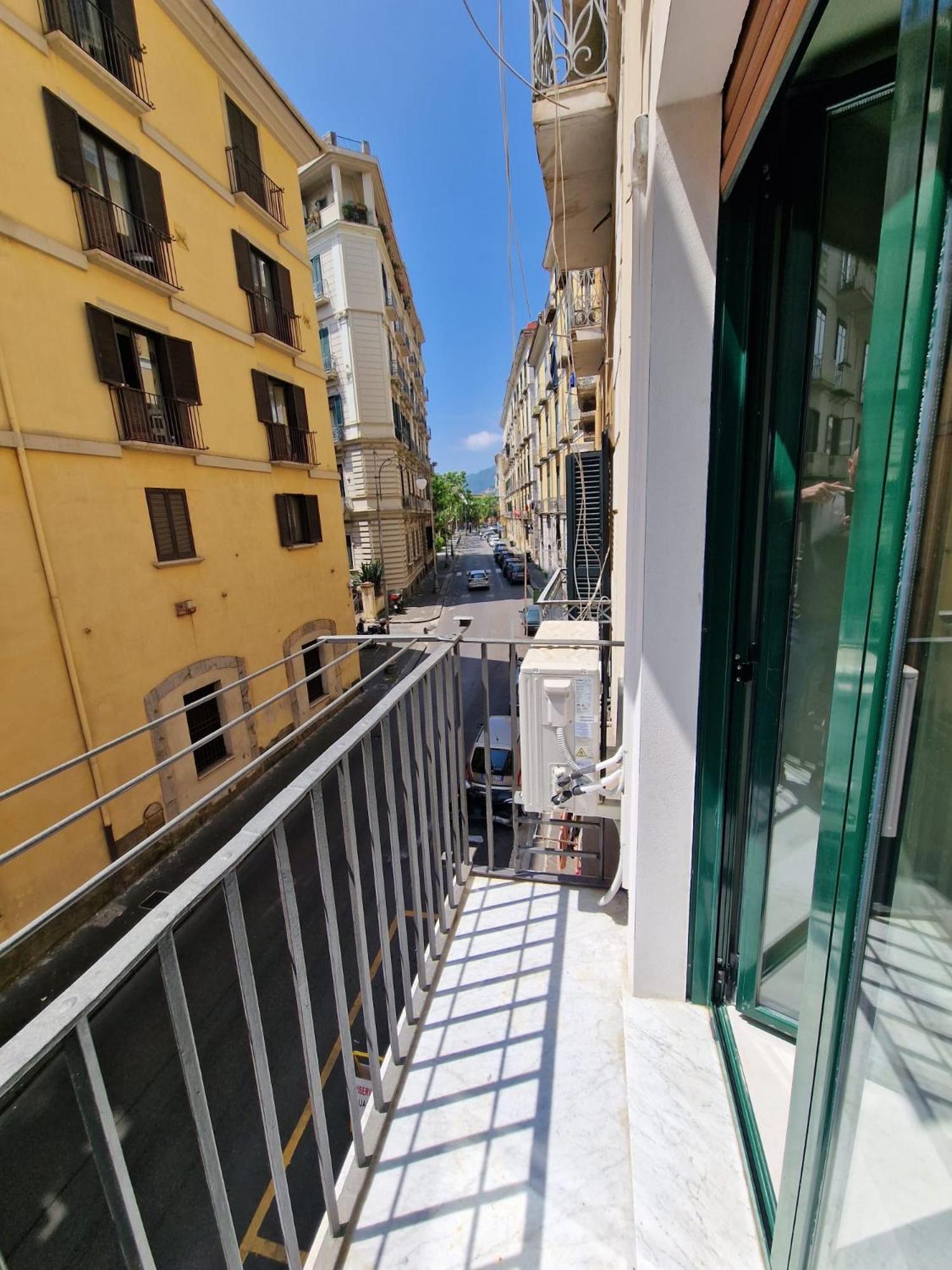 Alessia Holiday House 90Mq Salerno Centro المظهر الخارجي الصورة